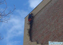 Альпинист рассказал о возможных причинах обрушения стены дома в Новочеркасске