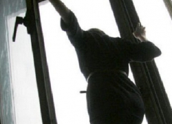 31-летняя жительница Новочеркасска упала из окна девятиэтажки и разбилась насмерть