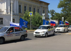 Казаки и духовенство встретили участников крупного автопробега в Новочеркасске