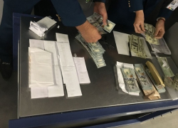 В соседнем с Новочеркасском аэропорту задержали пассажира с крупной суммой в валюте