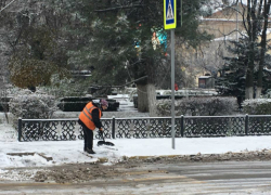 В Новочеркасск пришла зима: коммунальщики города работают в усиленном режиме