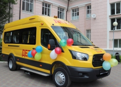 Новочеркасская спортшкола № 3 получила новенький автобус