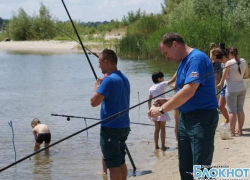Новочеркасские пожарные сходили с ребятами из подшефного детского дома на рыбалку