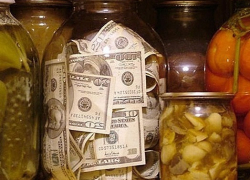 Врача-терапевта новочеркасской колонии будут судить за попытку передать зеку 100 000 рублей