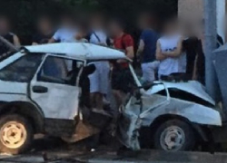 Три человека пострадали в серьезном ДТП на перекрестке в Новочеркасске