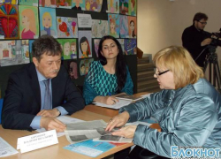 Горожане пожаловались мэру Новочеркасска на грязь, мусор, дороги, освещение и сотрудников администрации