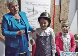 Детям новочеркасских пожарных показали, где работают их родители
