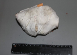 В Новочеркасске наркокурьер пытался перебросить героин в колонию при помощи болта