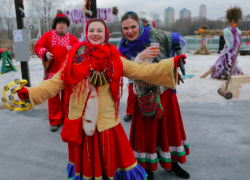 Жители Новочеркасска отмечают Масленицу 
