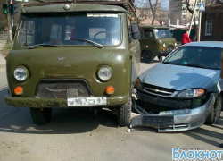 В Новочеркасске «Шевроле» и УАЗ не поделили перекресток