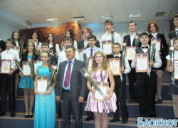 В Новочеркасске школьники будут получать стипендию в 1500 рублей