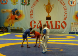 Новочеркасский боец победил на межрегиональном турнире по самбо в Ростове