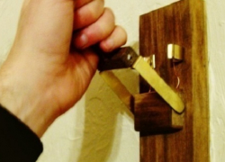 Новочеркасские энергетики продолжают отключать дома от электричества