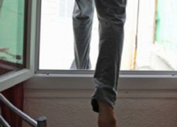 33-летний новочеркасец выпрыгнул с третьего этажа из-за размолвки с женой