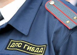 В Новочеркасске сотрудник ГИБДД за 15000 рублей отпустил водителя, лишенного прав