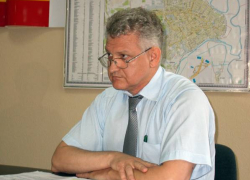 Главный архитектор Новочеркасска не видит палисадников на улице Энгельса, отданных под парковку