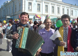 1 мая профсоюзы организовали праздничное шествие в Новочеркасске