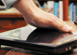 Мужчина похитил технику из квартиры знакомого в Новочеркасске 