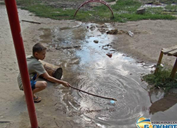 На улице Фрунзе в Новочеркасске появилась своя достопримечательность – коммунальный гейзер