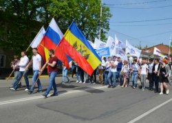 Более пяти тысяч человек отметили "замечательный" и "теплый" Первомай в Новочеркасске