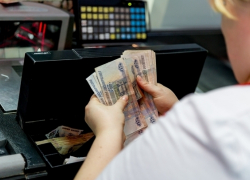 В Новочеркасске продавец магазина присвоила почти полмиллиона выручки