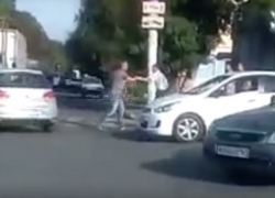 Буйный водитель-хам напал на пешехода в центре Новочеркасска