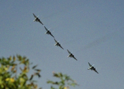 Над Новочеркасском пролетели истребители