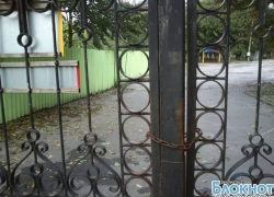 В Новочеркасске закрыли детский парк «Казачок», чтобы жители там не мусорили