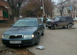 В Новочеркасске «Нива» лишилась кенгурятника, не уступив дорогу на перекрестке