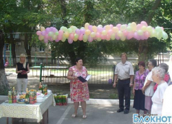 В Новочеркасске жильцы пятиэтажки вместе отметили 50-летний юбилей дома