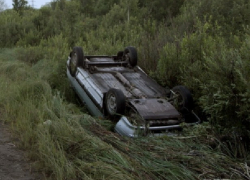 "Десятка" с двумя детьми перевернулась на трассе под Новочеркасском