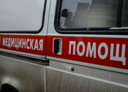 В Новочеркасске таксист отвлекся и влетел в припаркованную фуру