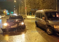 Не поделили перекресток: «Опель Комбо» и «Акцент» столкнулись в центре Новочеркасска