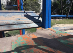 «Разбитая площадка угрожает безопасности детей», - жительница микрорайона Молодежного Новочеркасска