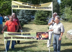 В Новочеркасске прошел пикет против выбросов графитной пыли на электродном заводе