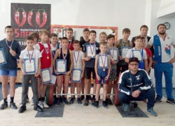 Тяжелоатлеты из Новочеркасска завоевали семь золотых медалей в открытом турнире