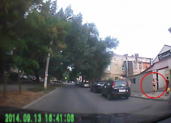 По центру Новочеркасска ходила голая женщина