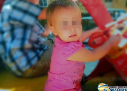 В Новочеркасске из окна второго этажа выпала двухлетняя девочка