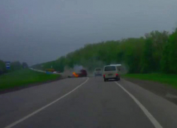 В сети появилось видео тройного ДТП под Новочеркасском