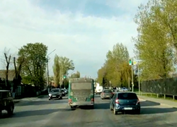 Жительница Новочеркасска пожаловалась на отсутствие пешеходного перехода возле «Ленты»