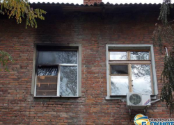 Пожарные Новочеркасска спасли мужчину из горящей квартиры