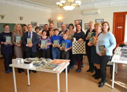Школы Новочеркасска получили оборудование для игры в шахматы