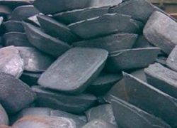 36 чугунных слитков уволокла с железной дороги жительница Новочеркасска