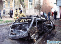 В Новочеркасске загорелся автомобиль вневедомственной охраны с задержанным внутри