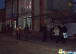 В Новочеркасске на остановке в ожидании автобуса умерла женщина