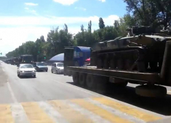 По территории Ростовской области в сторону границы с Украиной движется военная техника (ВИДЕО)