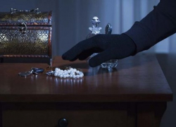 В Новочеркасске задержали вора, похитившего золото из частного дома