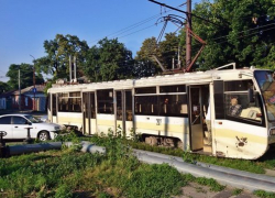В Новочеркасске иномарка протаранила трамвай