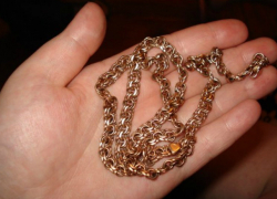 Среди бела дня мужчина ограбил ювелирный магазин в Новочеркасске