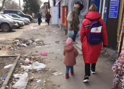 Жители Новочеркасска возмущены грязью и мусором в районе Азовского рынка
